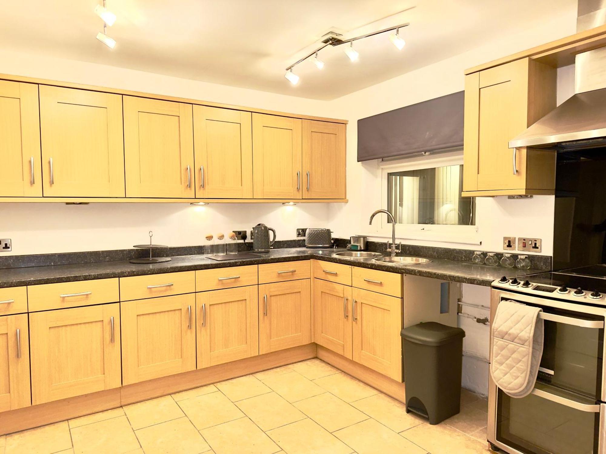 Rnm - Business Professionals Ready, Cost Effective For Large Stays! 3 Bedroom Lounge, Private Access & Entire Place, Kitchen & Washroom With Amenities, Smart Tv, Easy Access, Fast Wifi, Large Driveway, Great Transport Links, Near Worcester Hospital A Esterno foto
